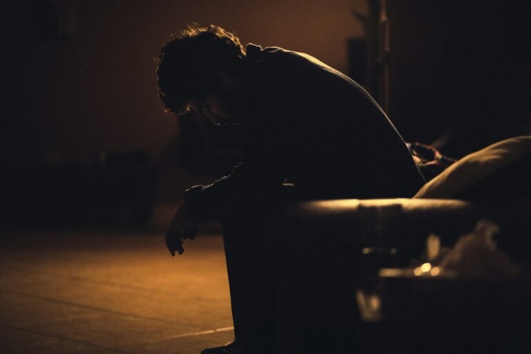 Depressão: sintomas, diferença da tristeza e como funciona o tratamento